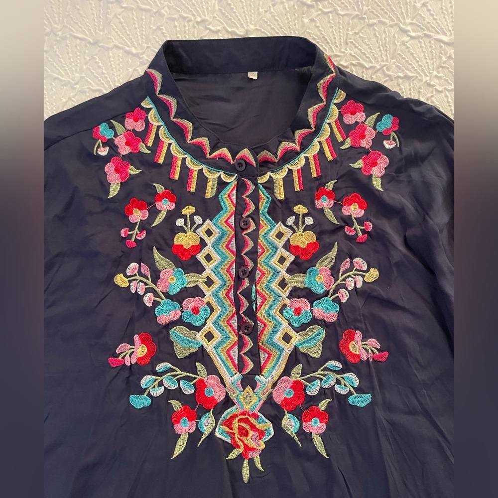 Beautiful Embroidered Navy Blouse XL